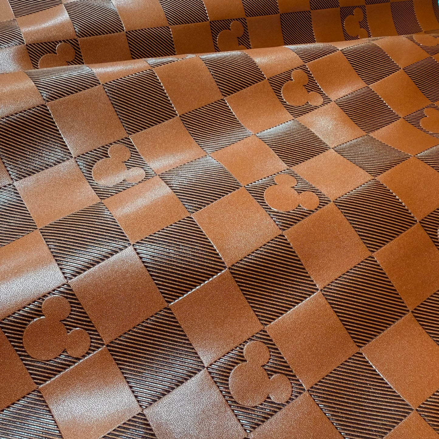 CHECKERED MOUSE DEBOSSED VINYL | RTS
